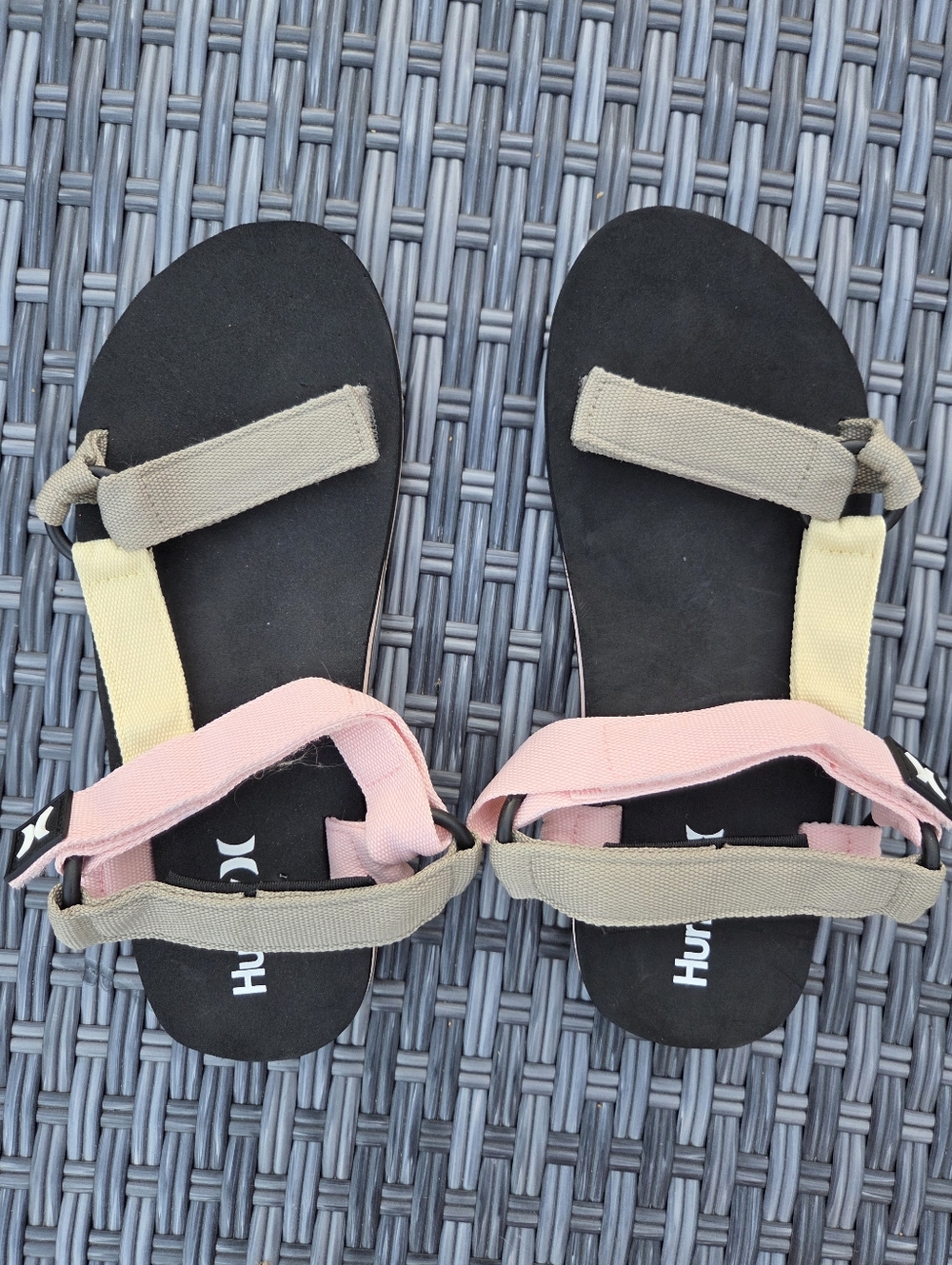 Hurley Women's Pink, Beige & Black Strap Sandals NWOT Size 9